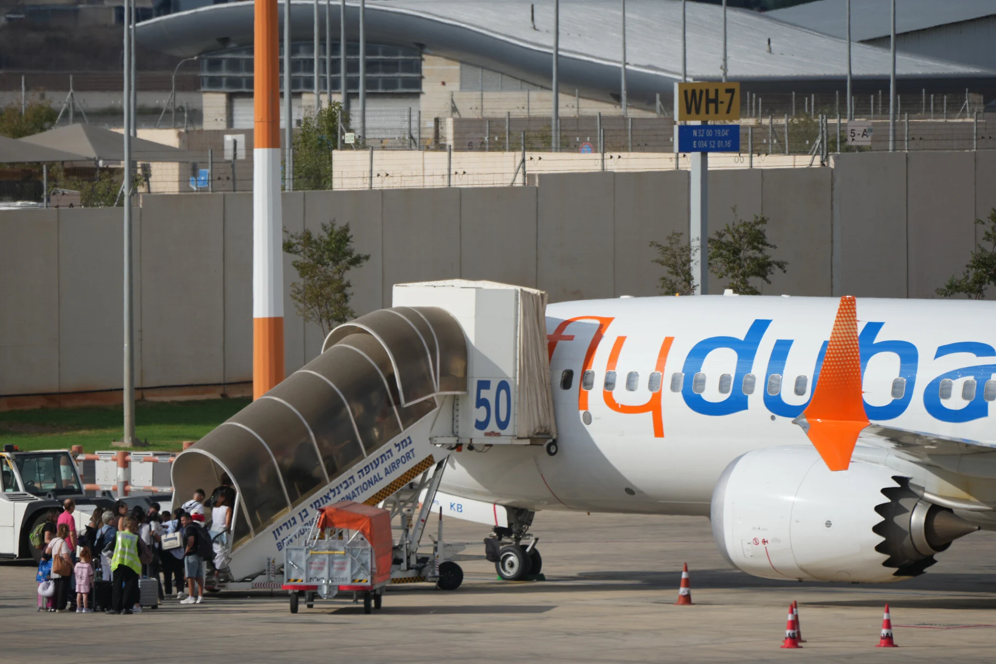 Israel to expand security checks on pilots after flydubai airplane attack
