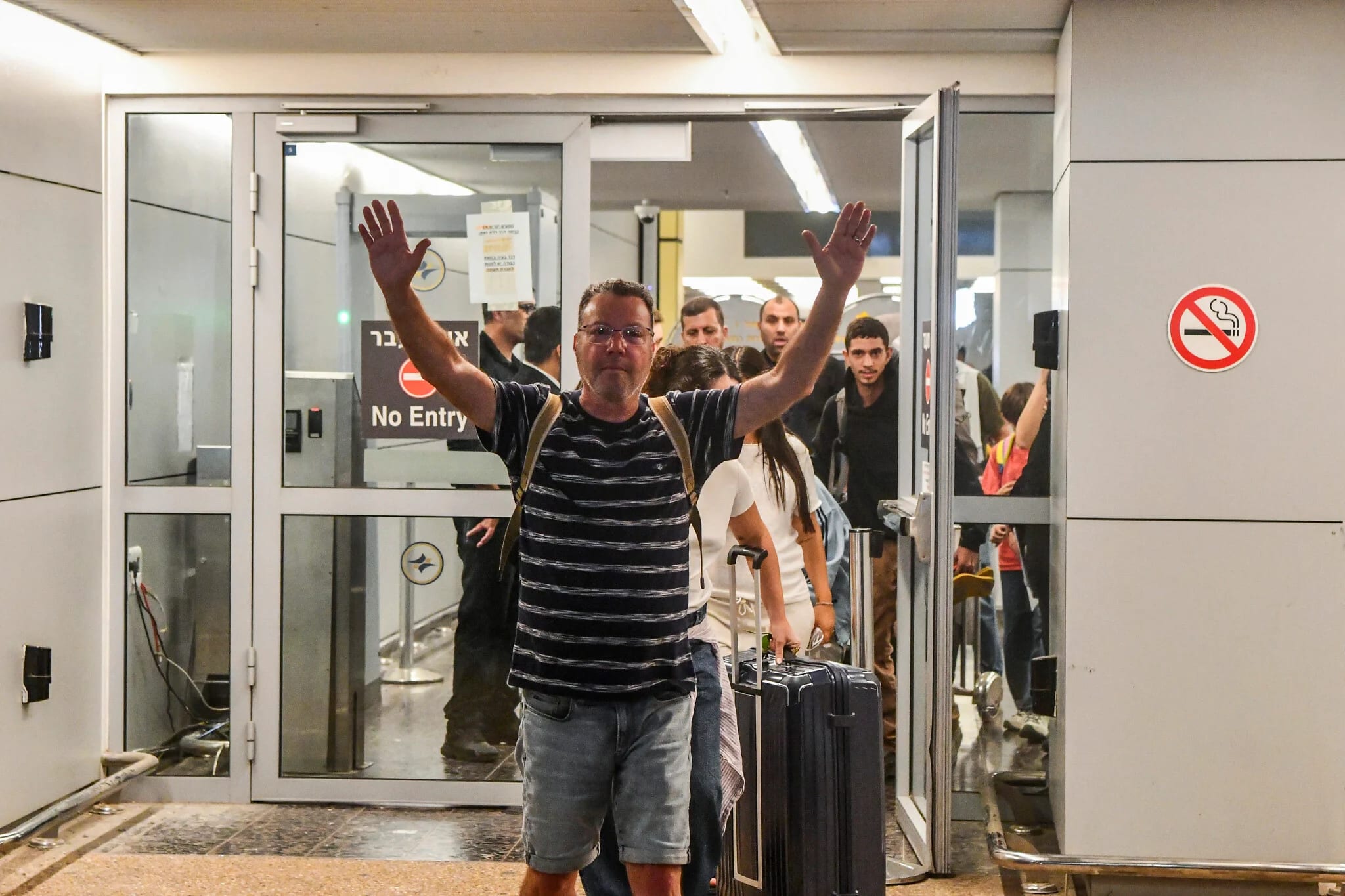 Passengers laud ‘heroism’ of Israelis who subdued flydubai flight attacker, as videos show moments of fear