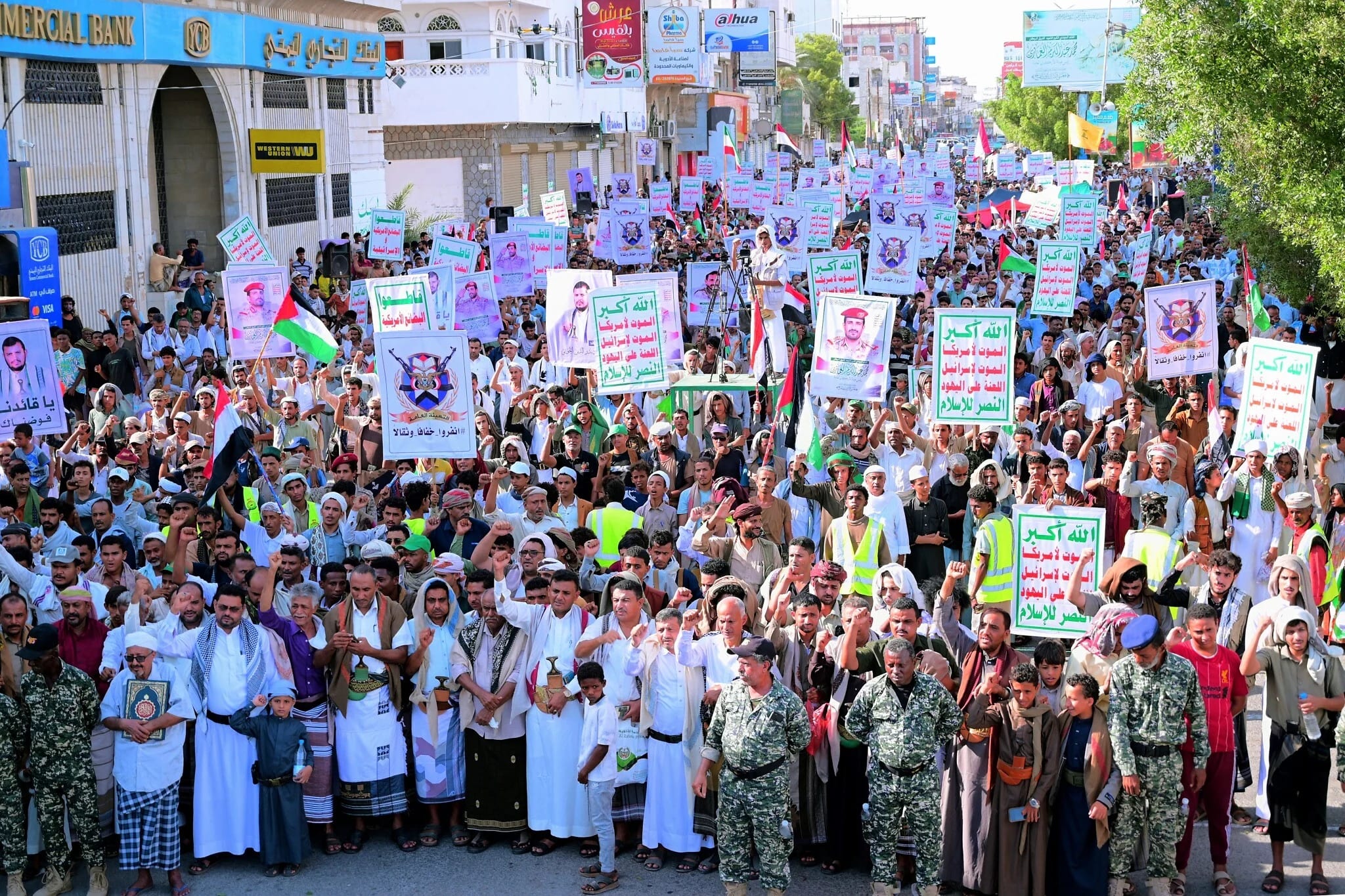 Yemeni forces said advancing near Bab el-Mandeb Strait; 63 said killed in Houthi clashes