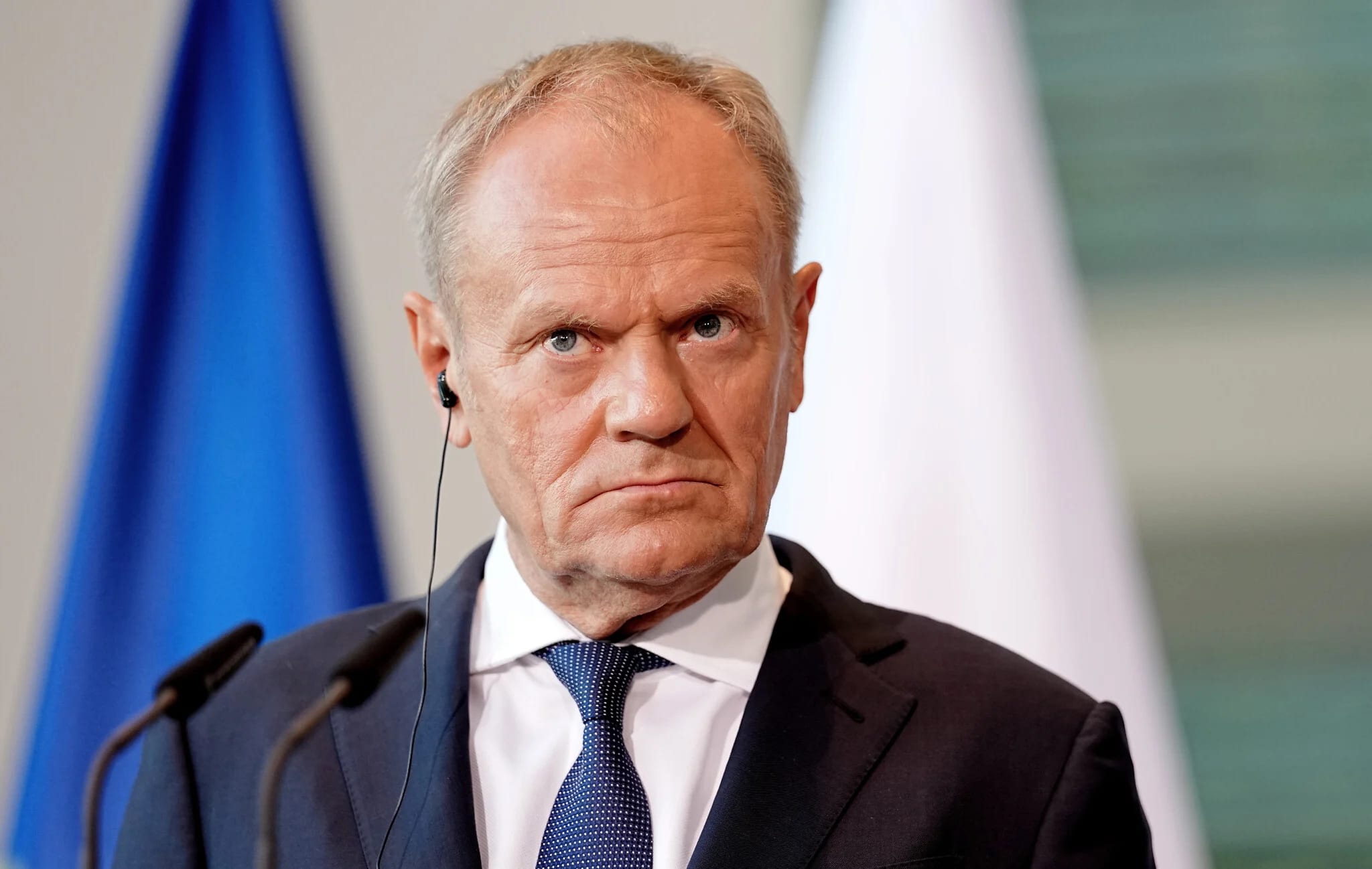 Polish security services announce threat to premier, defense minister