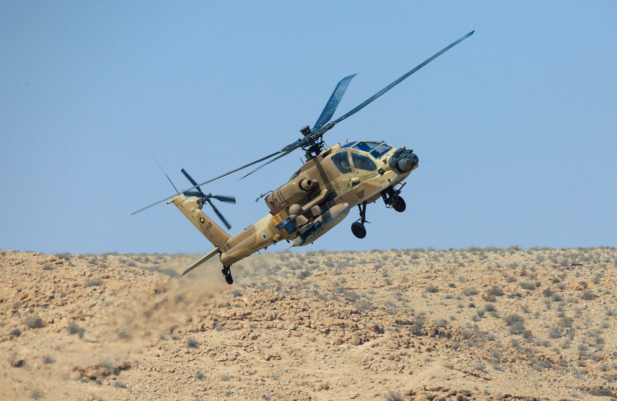 Government approves NIS 1 billion toward ‘urgent’ purchase of 12 Apache helicopters