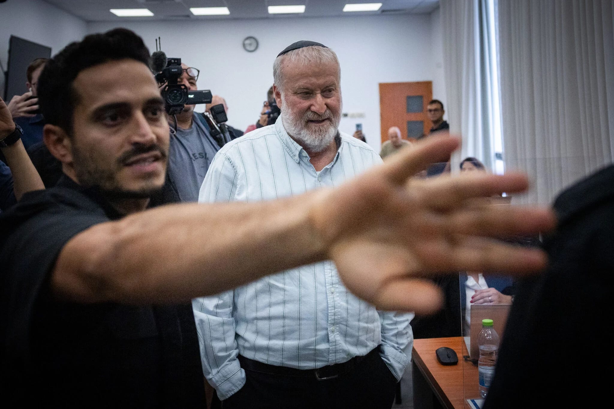 Netanyahu’s lawyer keeps up pressure on Mandelblit, as tensions simmer in court