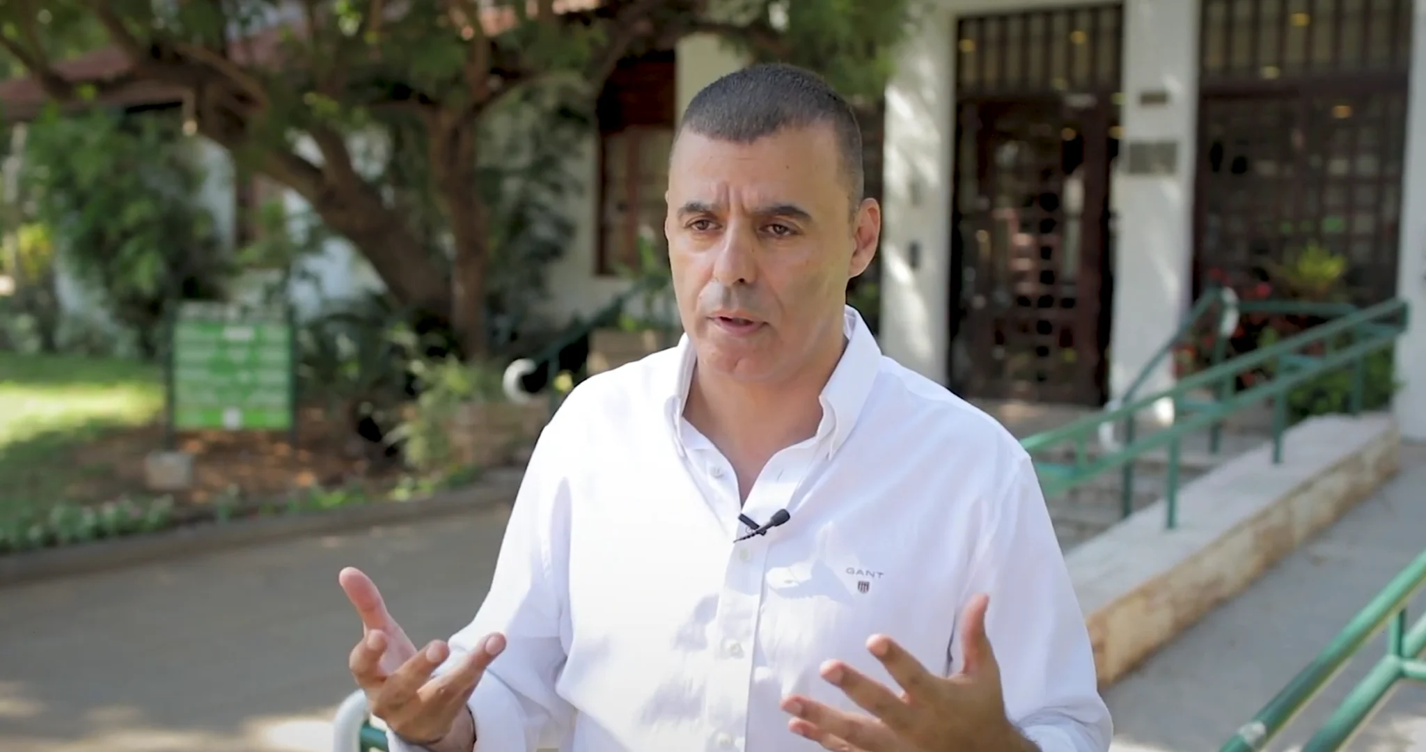 Police arrest Kfar Saba mayor, wife, suspected of receiving bribes to rig tenders