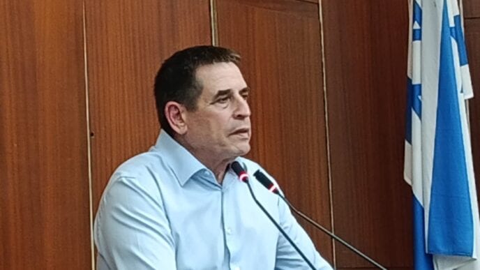 סגלוביץ' בוחן הצטרפות לרע"ם; המגעים עם עבאס יימשכו