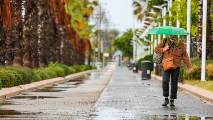 מזג האוויר: גשמים מקומיים במזרח הארץ, חשש לשיטפונות
