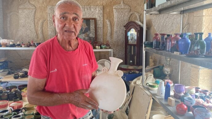 "אני לא רוצה שסודות הקדרות ילכו איתי לקבר"