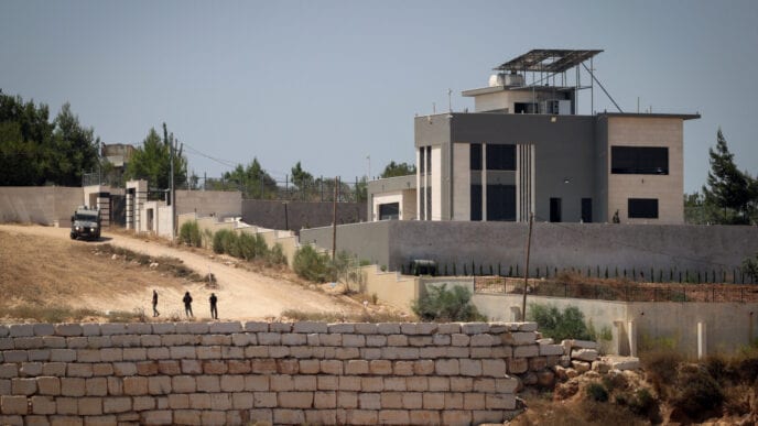 כ"ץ הנחה להכין תוכנית להעברת סמכויות האכיפה ביו"ש מצה"ל למשטרה
