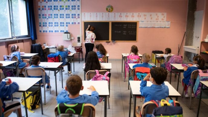 דו"ח השוואה בין מדינות: החינוך מבוזר, אך העסקת המורים נותרת ריכוזית