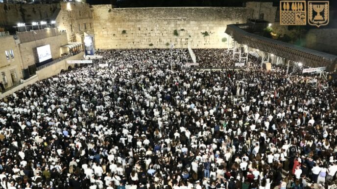 רבבות השתתפו במעמד הסליחות הראשון השנה בכותל המערבי