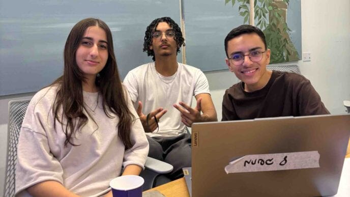 "אתה מחפש רגש, ולבינה מלאכותית אין רגש": בני נוער פיתחו אפליקציה להתמודדות עם בדידות