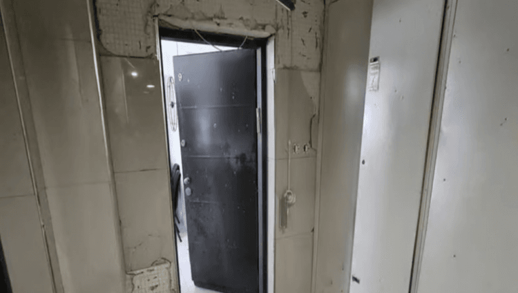 В жилом доме в Холоне ночью взорвалась граната, две неразорвавшиеся найдены в Тель-Авиве и Хадере