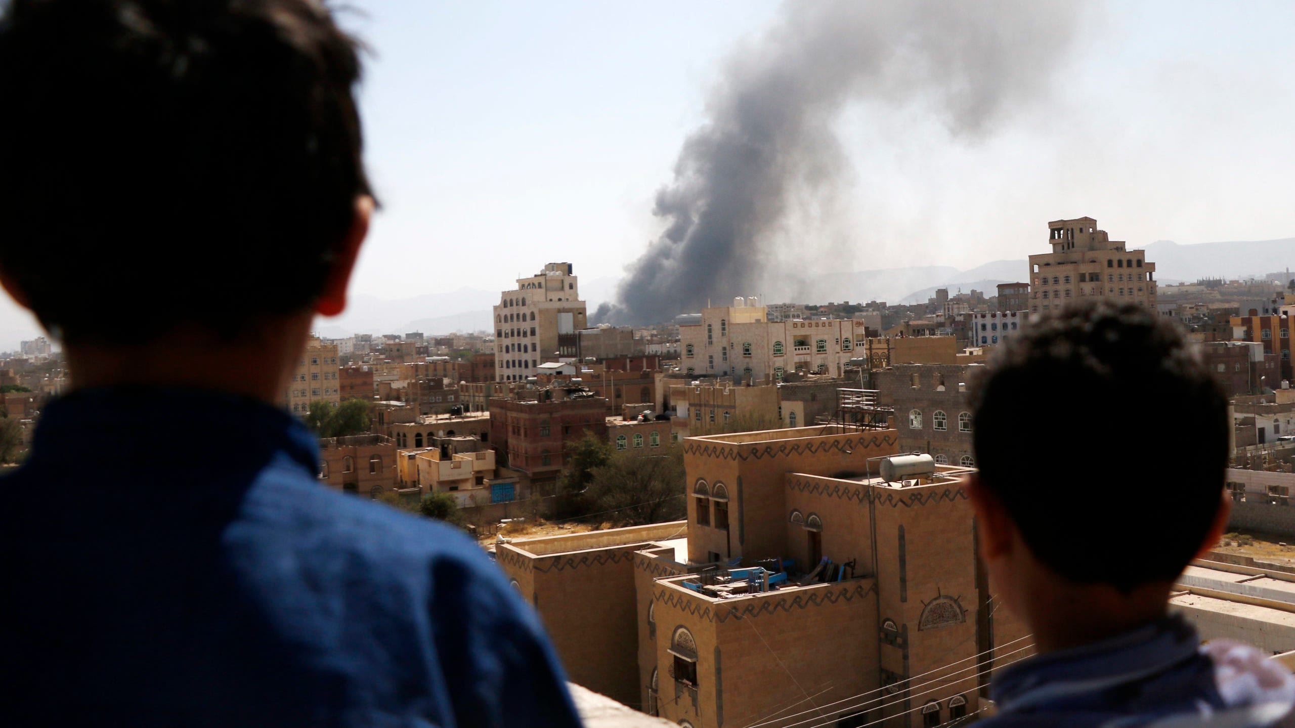 At Least 13 Saudis Injured by Houthi Strikes,100,000 Displaced in Yemen