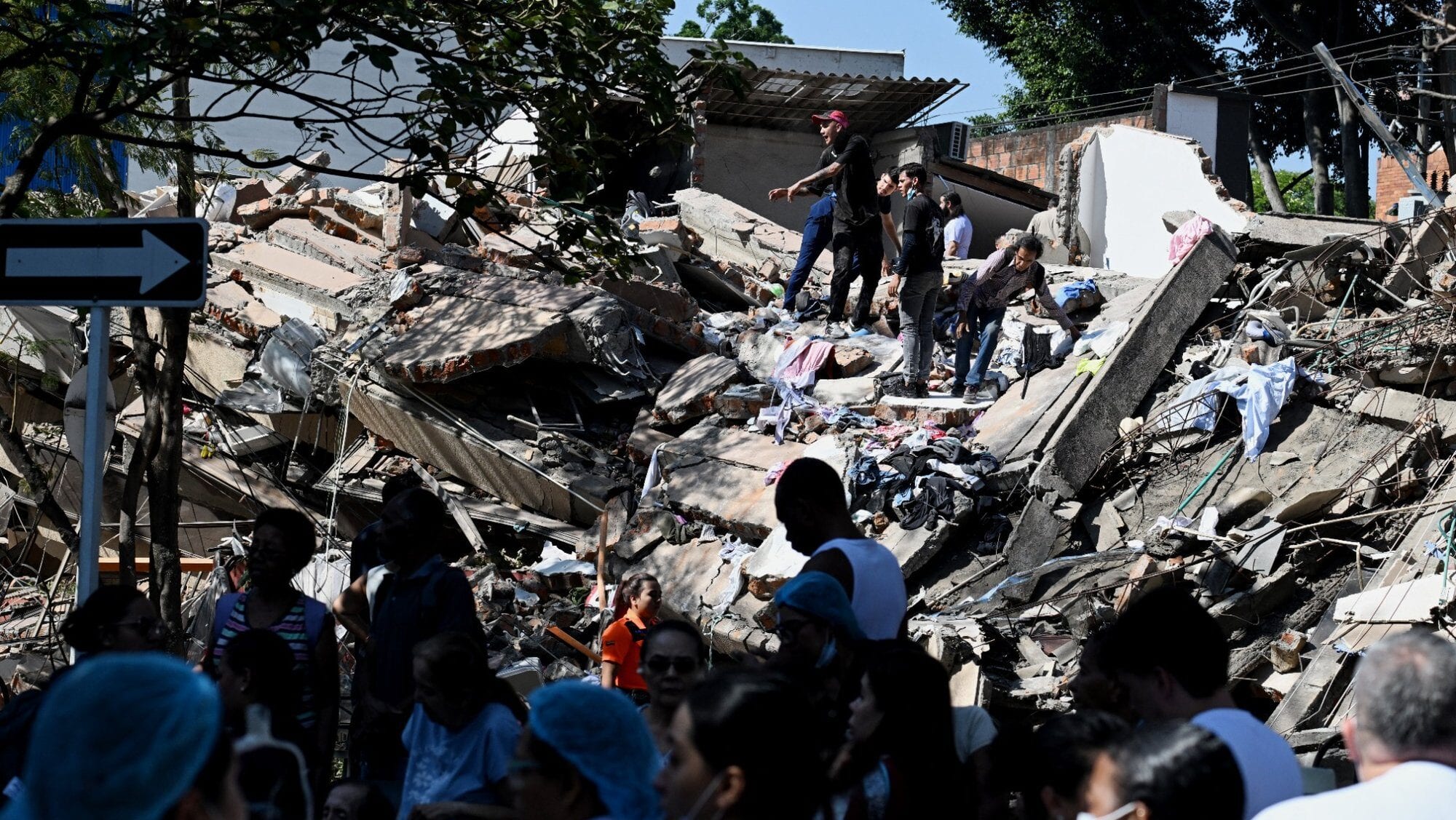 At Least 111 Killed as Magnitude 7.4 Earthquake Strikes Colombia