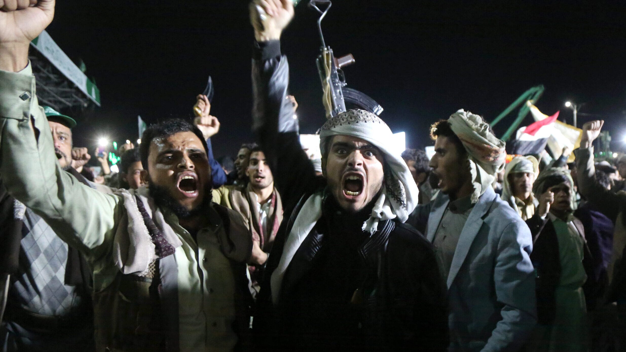 Saudi Arabia Caught Between 2 Chokepoints as Houthi Advance Reshapes Red Sea Front