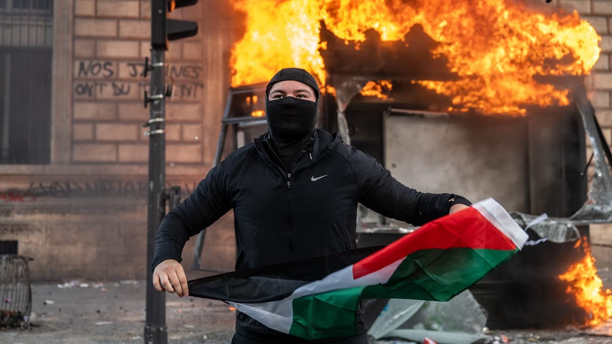 France, Italy Hit by Riots as Palestinian Flags Appear