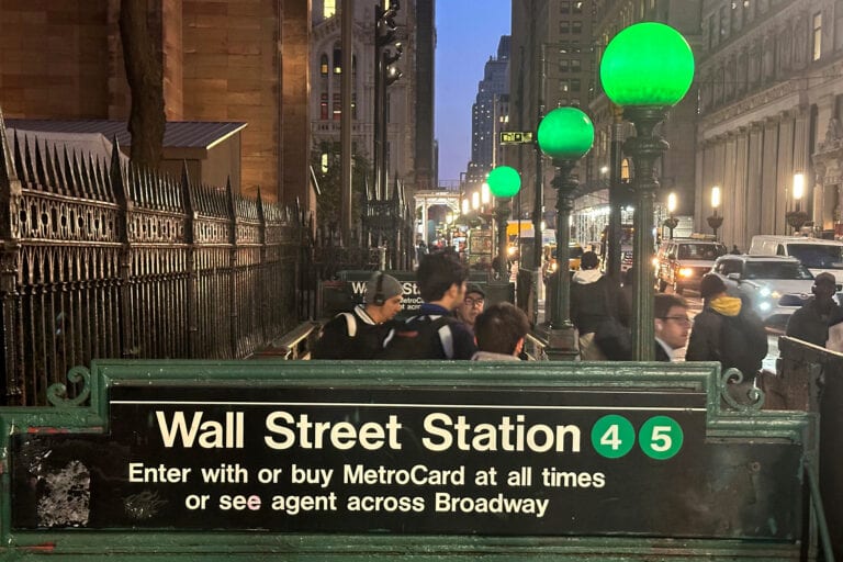 US Stocks Rise Toward An All-time High After Oil Prices Ease