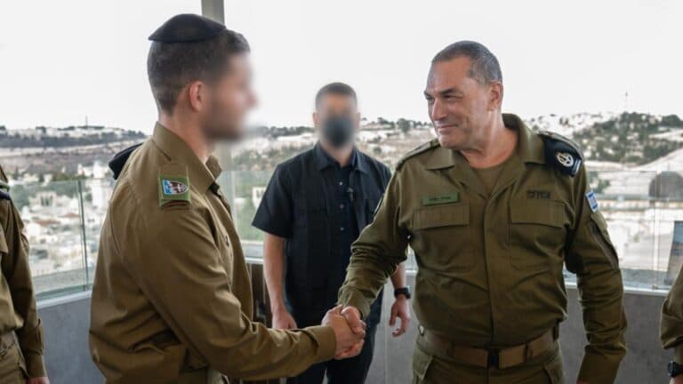 Historic First: 15 Haredi Soldiers Graduate From Hasmonean Brigade’s First Officers’ Course