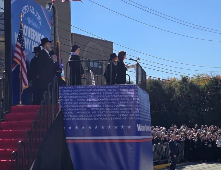 Hochul Visits Kiryas Joel Girls’ School Ahead of Election