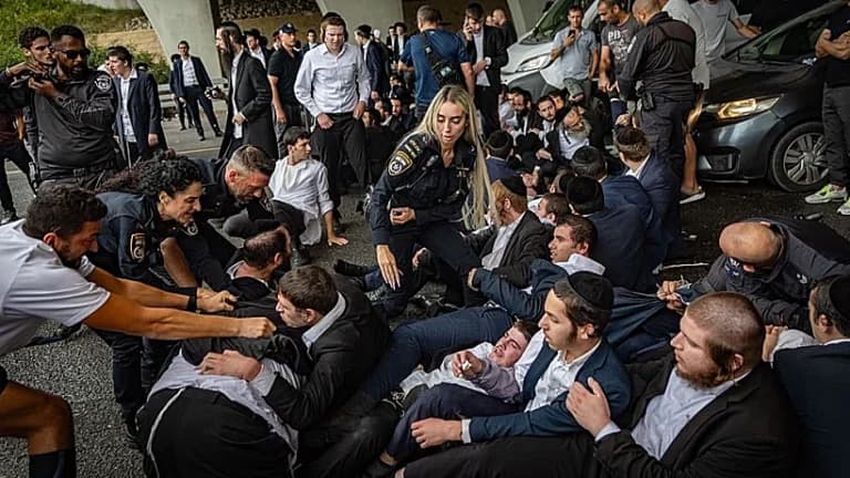 Charedi Draft Arrests Spark Protests as Highway 4 Blocked Near Yavne
