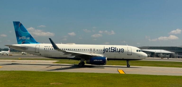 FAA Approves JetBlue Takeover of Spirit Slots at LaGuardia