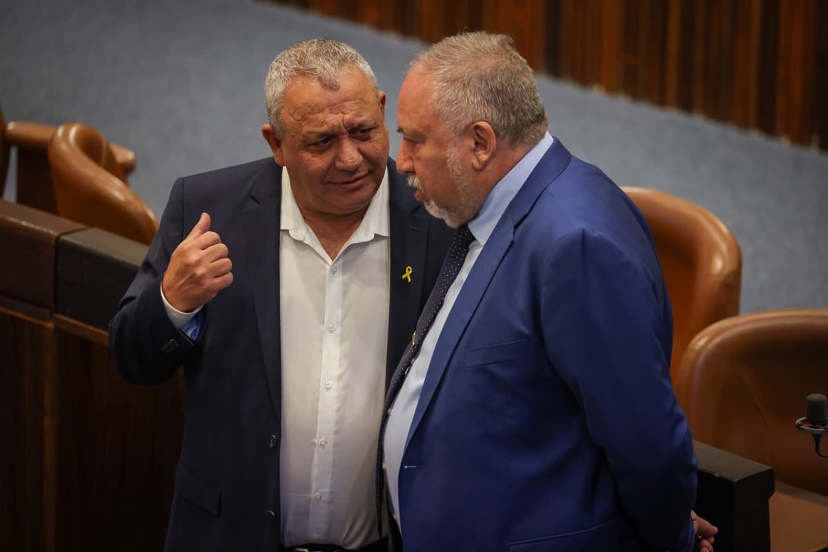 פגישת פסגה בגוש השמאל: זה מה שסיכמו איזנקוט וליברמן