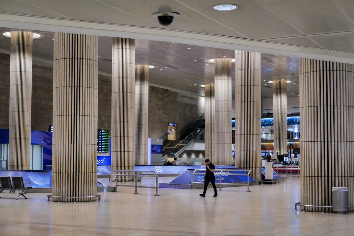 דרמה בנתב"ג: עשרות בחורים חב"דניקים נעצרו עם נחיתתם
