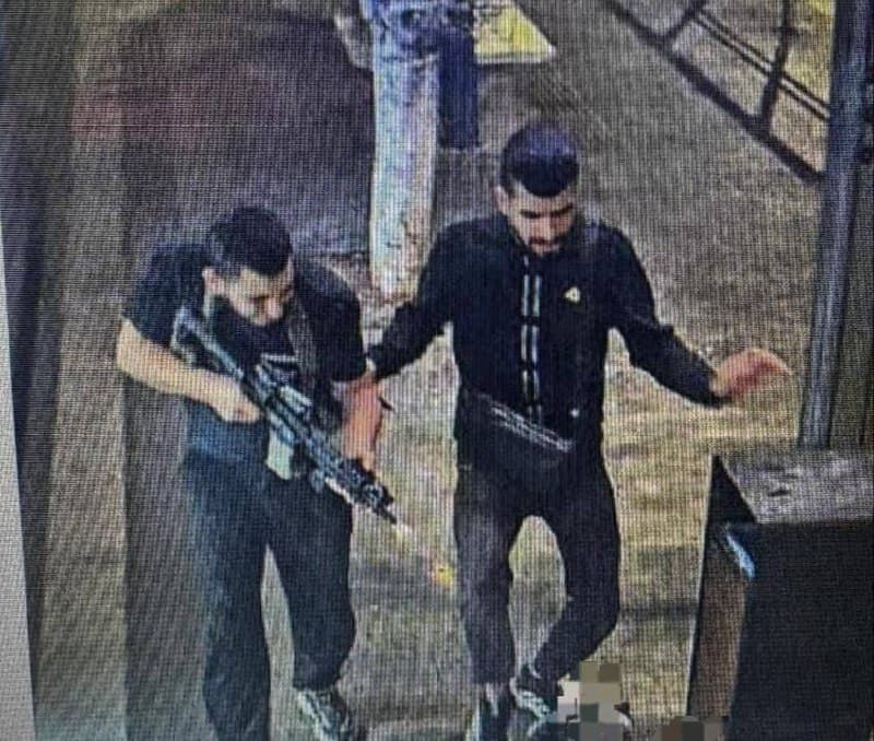 תיעוד הפיגוע בצומת יהודה: המחבלים יוצאים ופותחים בירי