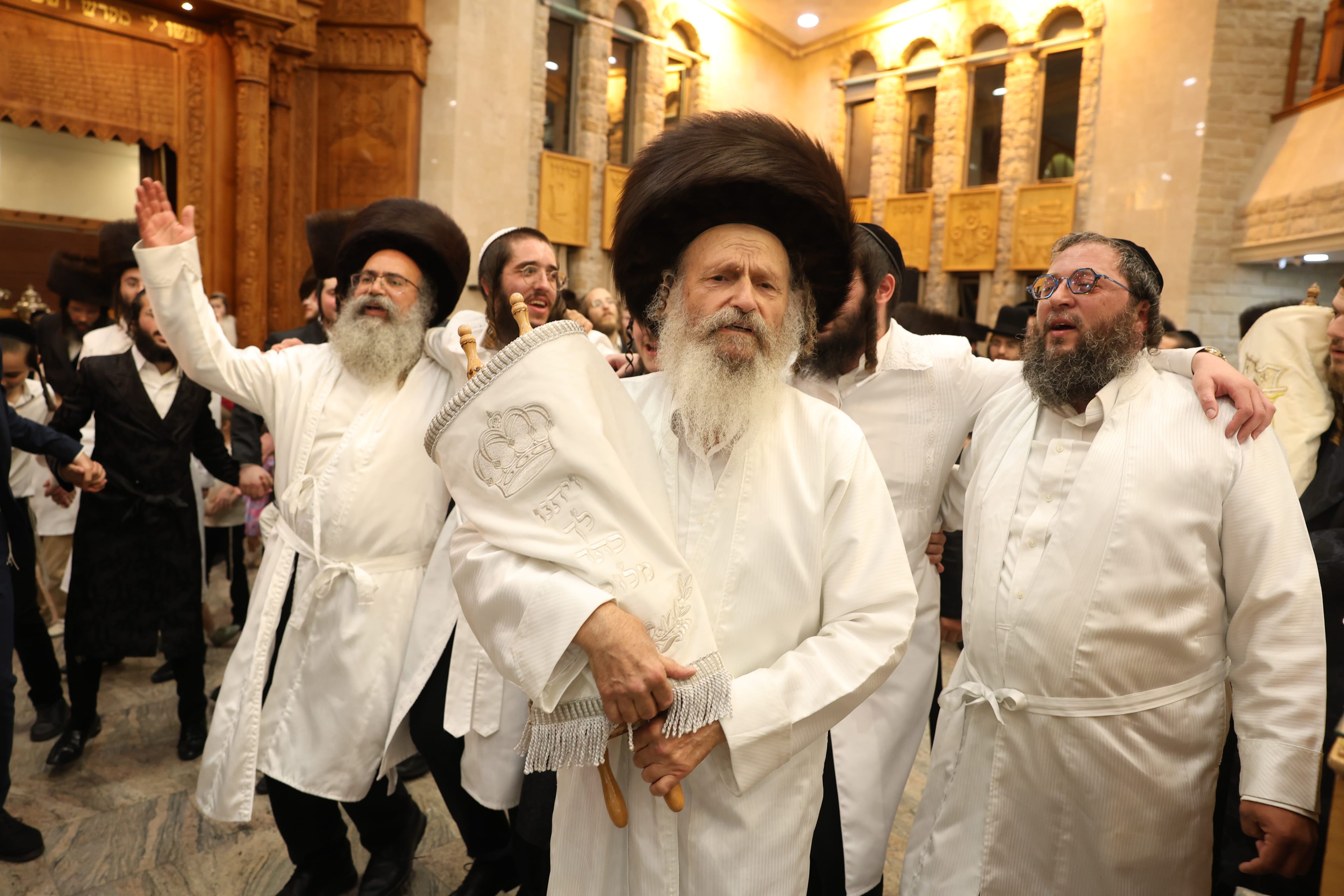 הקפות שניות: כל האירועים המרכזיים במוצאי שמחת תורה