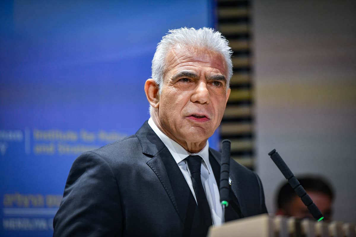 בזמן הדיווחים על הפיגוע: לפיד פרסם ציוץ בחירות