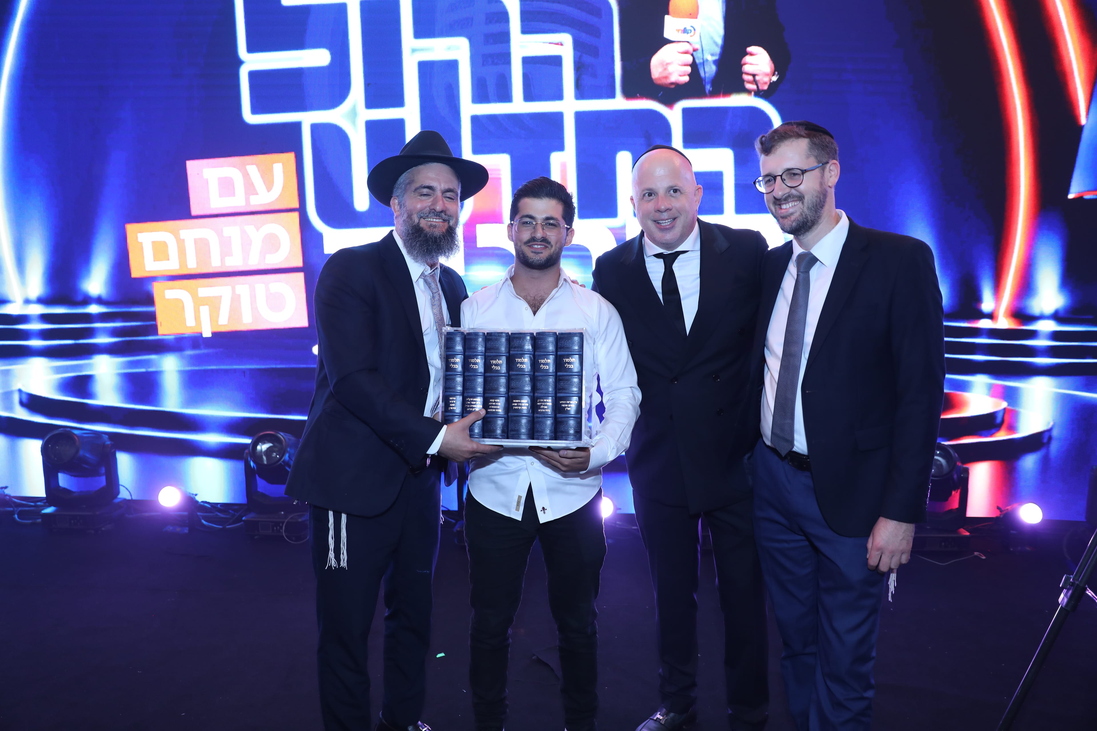אב ובנו ניצחו בגמר "הקול החדש בדרכים" • תיעוד מסכם