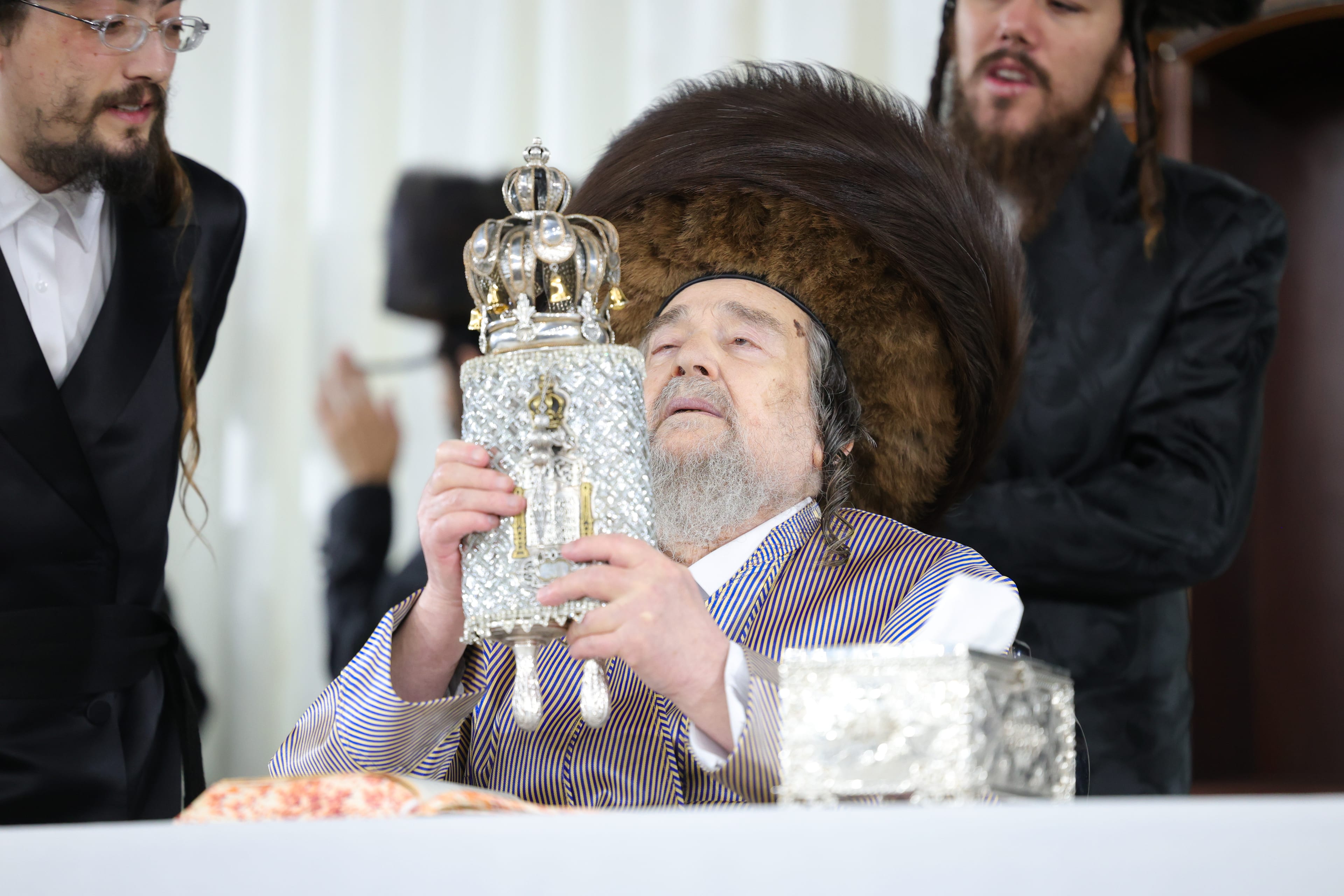 אלפים בהקפות שניות עם המקובל הגרי"מ שכטר