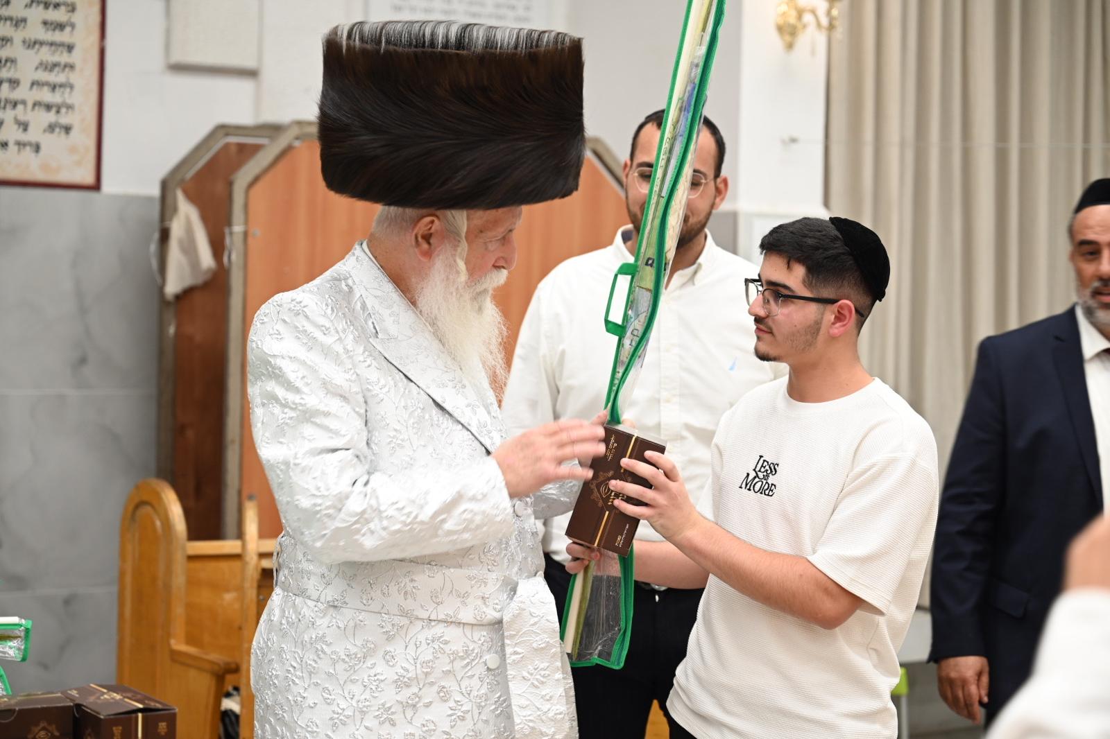 קירוב לבבות ושמחת חג במחיצת הגאון רבי יצחק דוד גרוסמן
