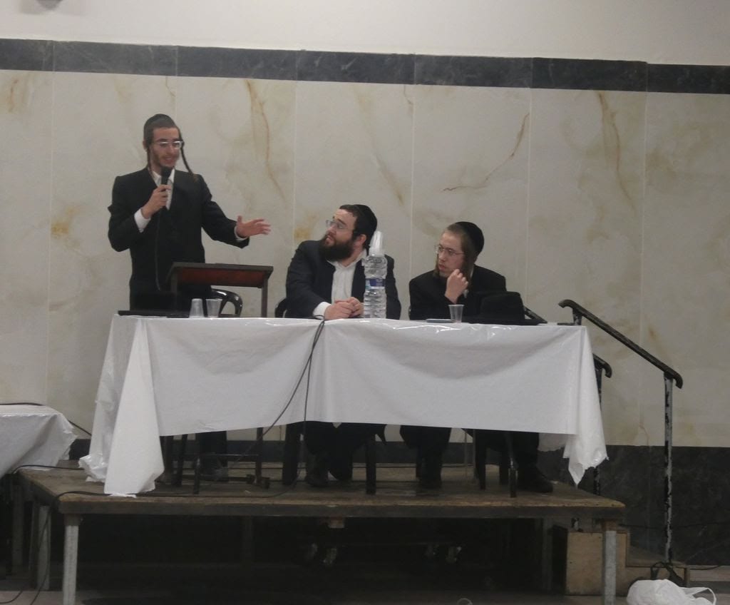 העריקים שיתפו את בחורי ויז'ניץ בחוויות מהכלא הצבאי