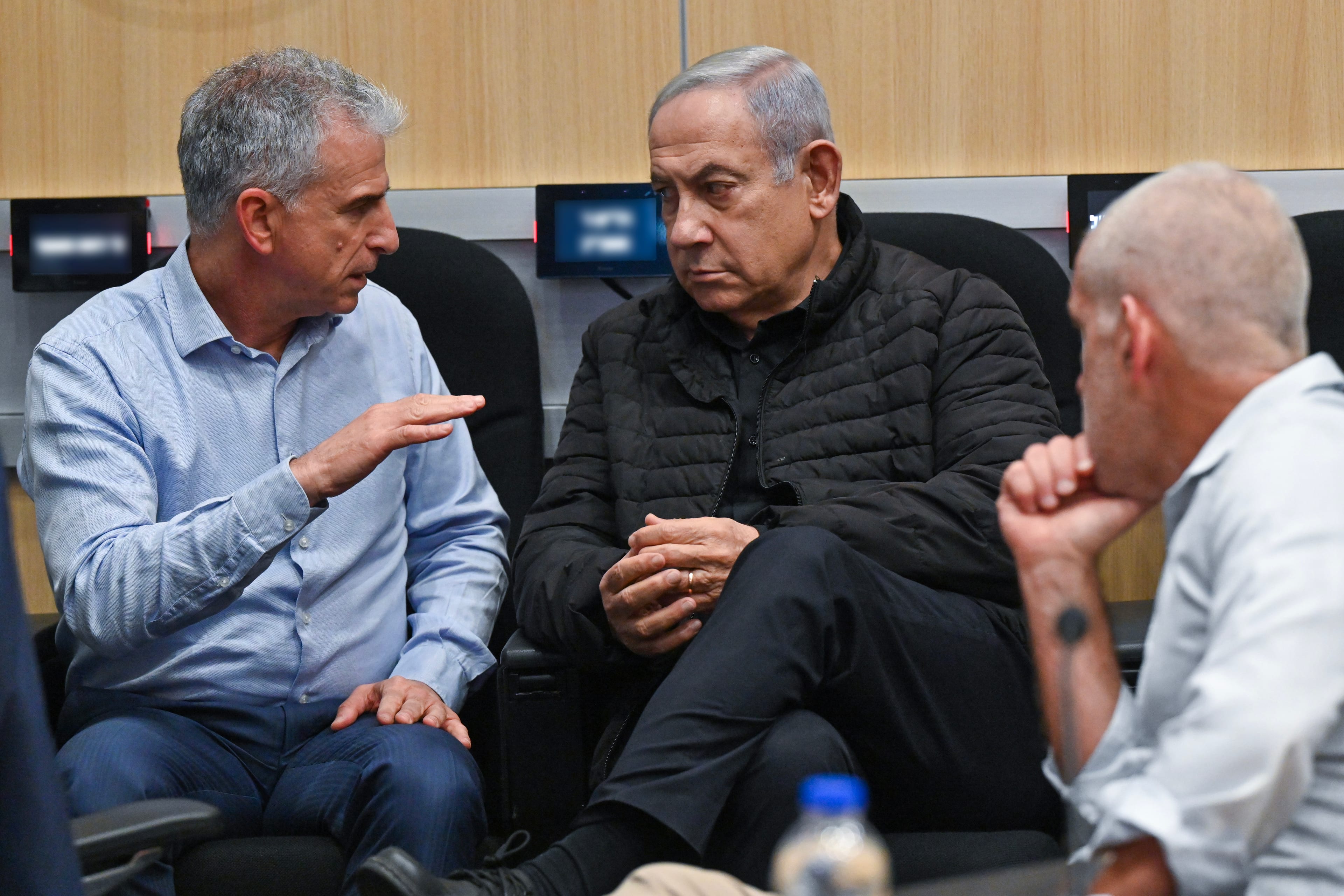 רונן בר תובע מנתניהו 3,000,000 שקל ומציג התרעות