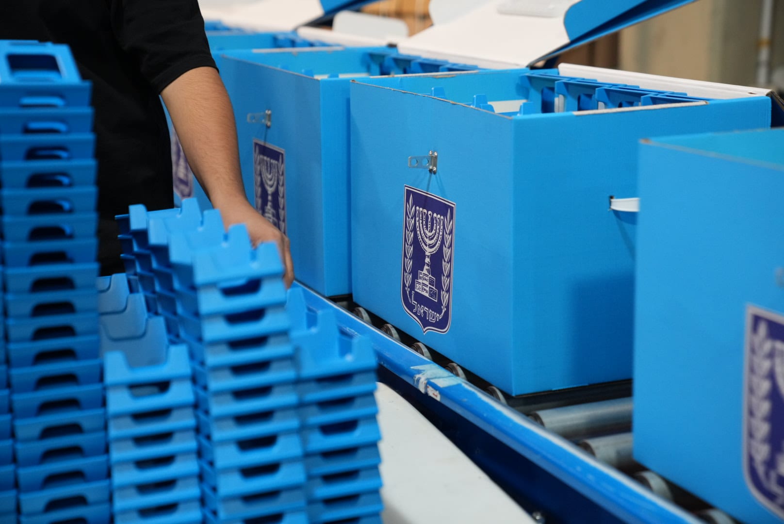 הבחירות כבר יצאו לדרך: אלו הם המצביעים הראשונים