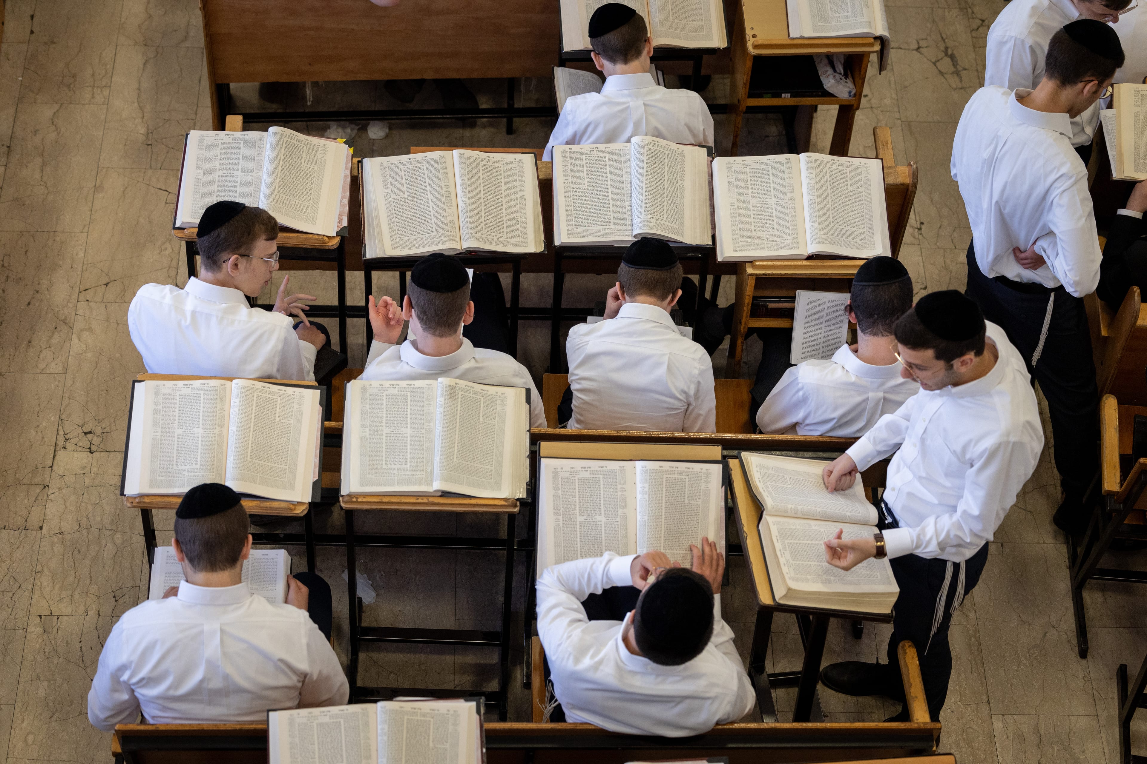 דיווח: מעצרי עריקים בוטלו מחשש למחאות לקראת הבחירות