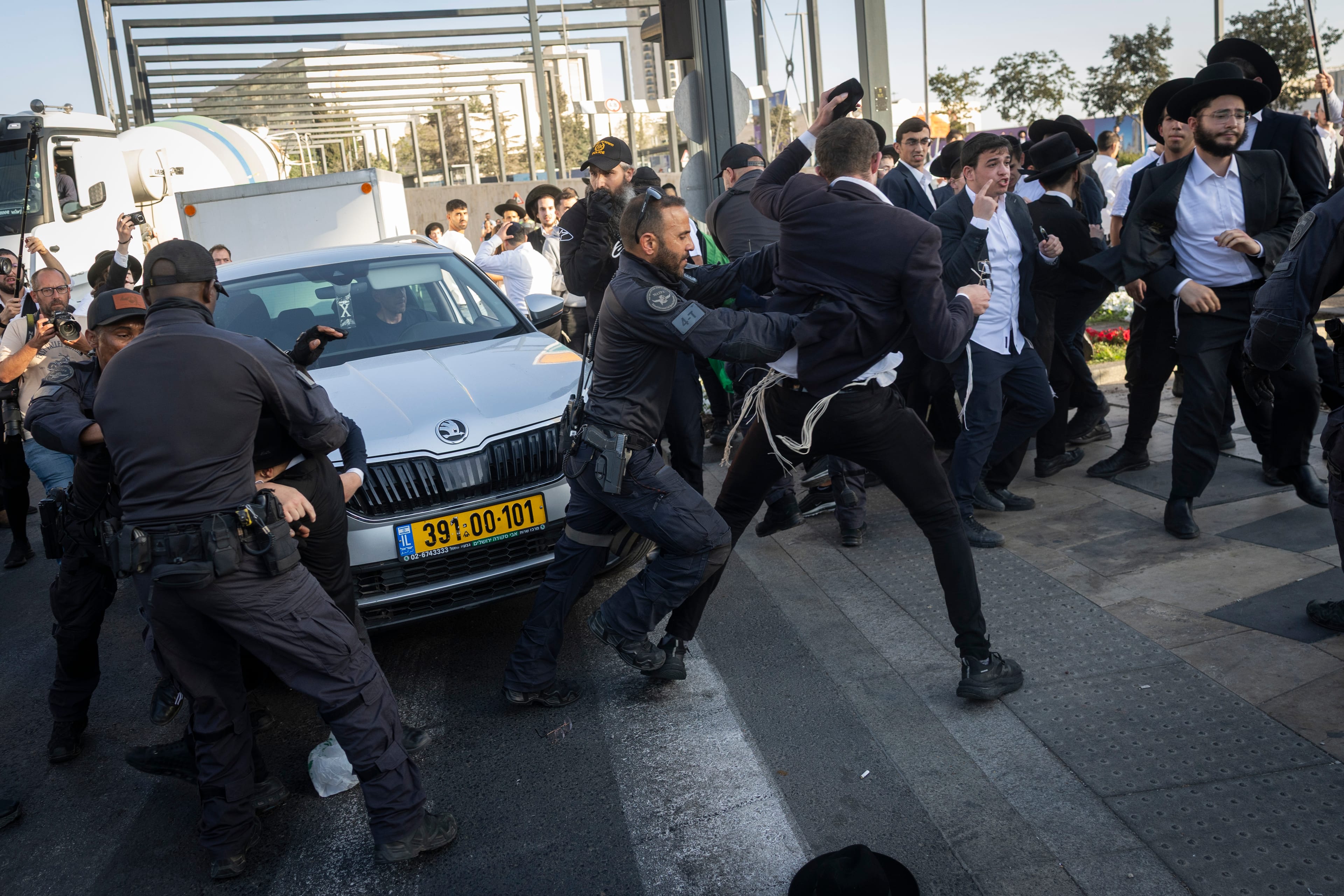 עוד לפני הגעת המפגינים: כך מגבירה המשטרה את הכאוס