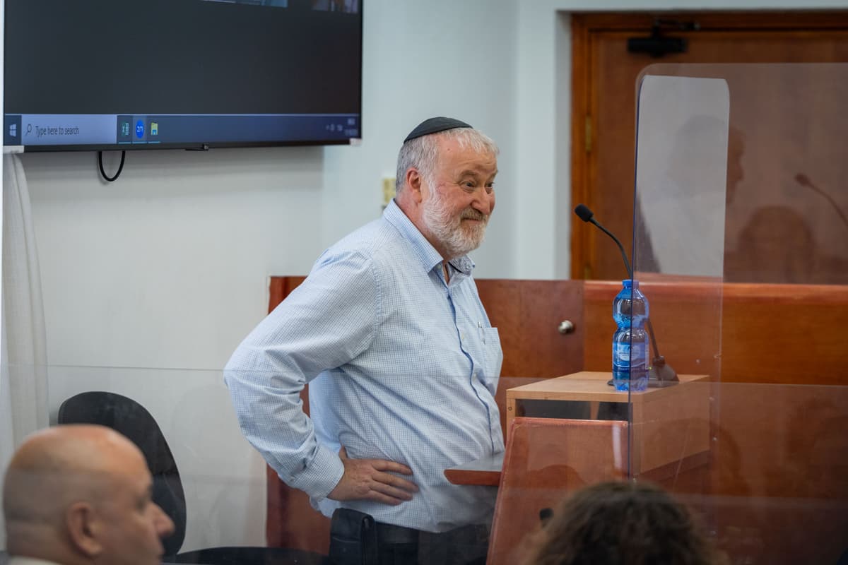 האזהרה החסרה והחתימה: מנדלבליט חוזר לדוכן העדים
