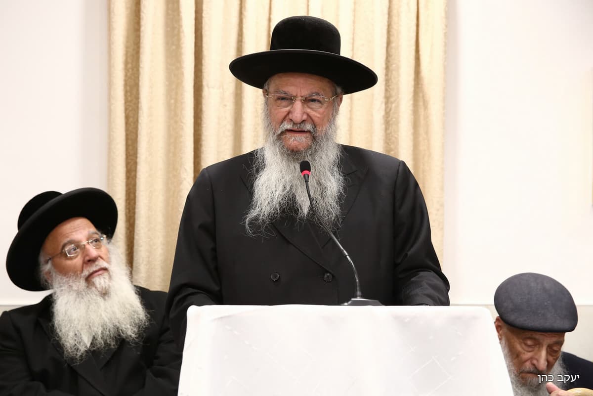 למרות שדרכיהם נפרדו: הגר"י הלל נשא הספד על המקובל