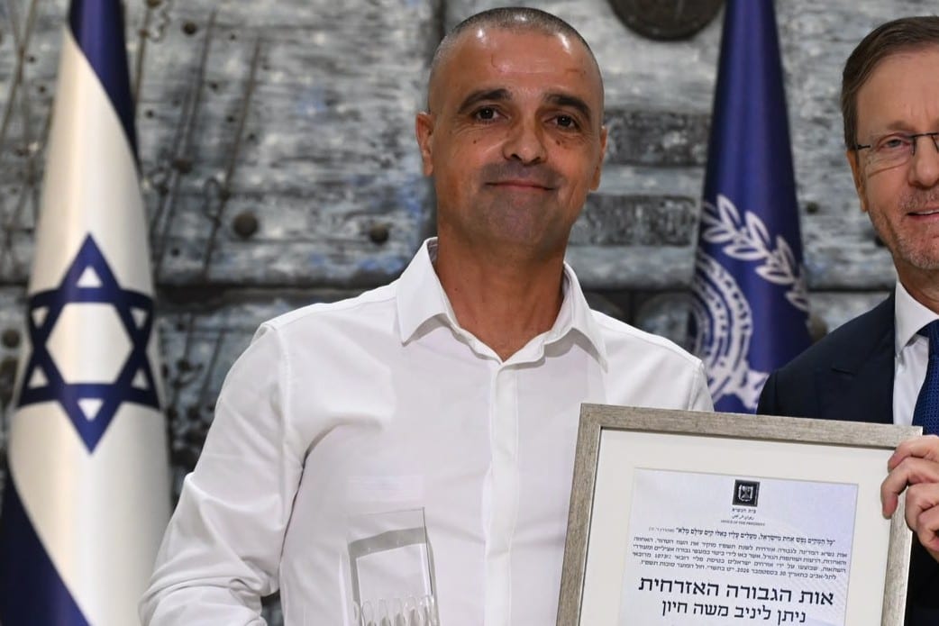 אות גבורה לשישה שסיכלו את ניסיון הפלת המטוס