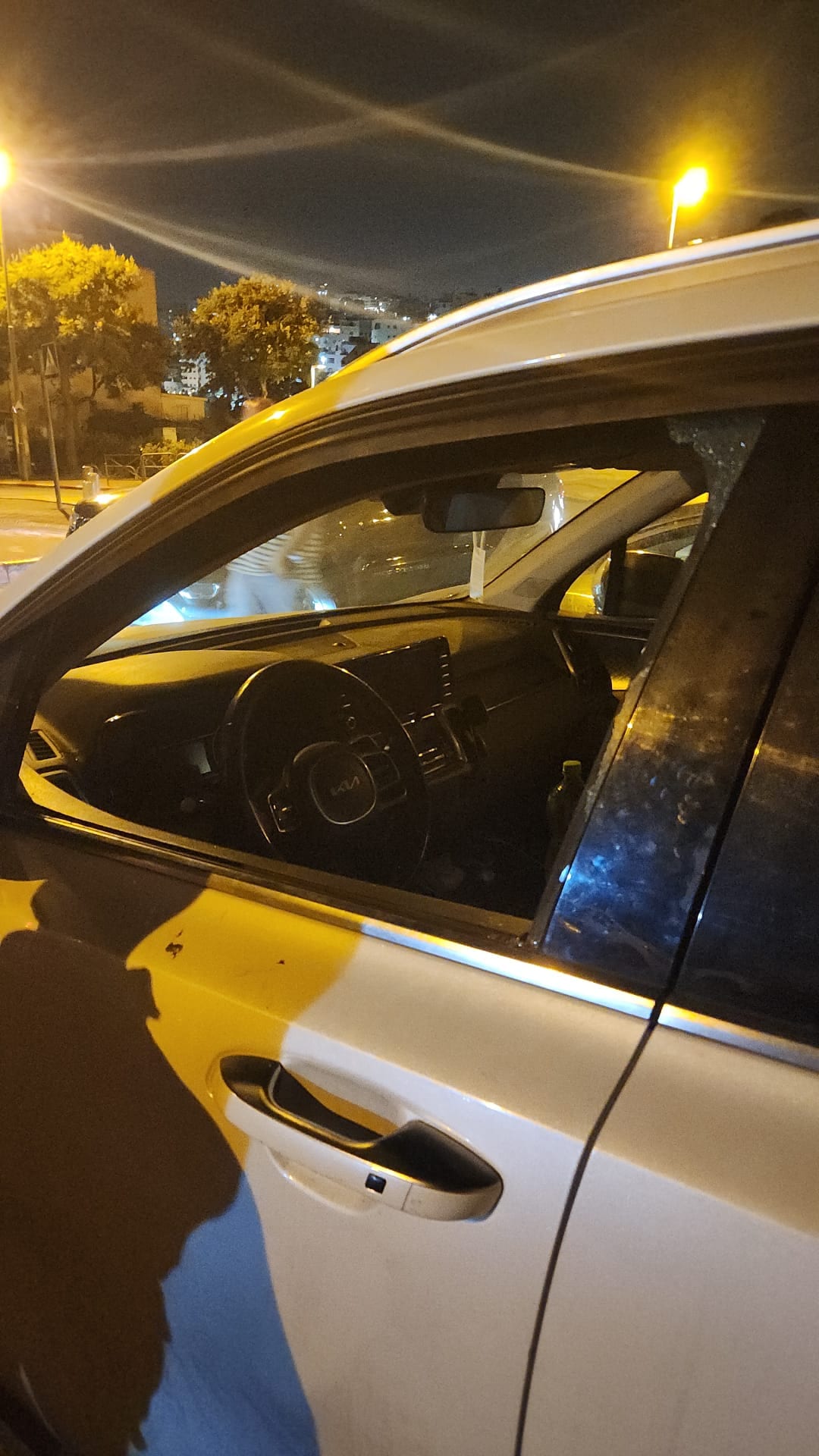 שבר חלון וניסה להניע: בן 18 נעצר בירושלים