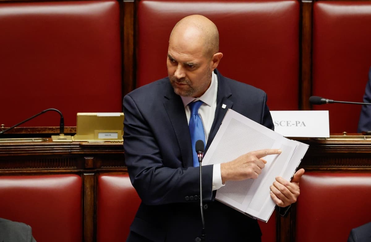 אוחנה הניף ספר ברומא: "כך נראה רצח עם אמיתי"
