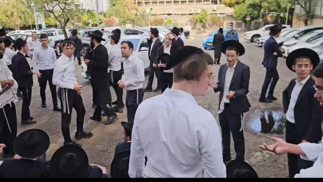 מחאה בתחנת משטרת כפר סבא עקב ניסיון הסגרה לצבא