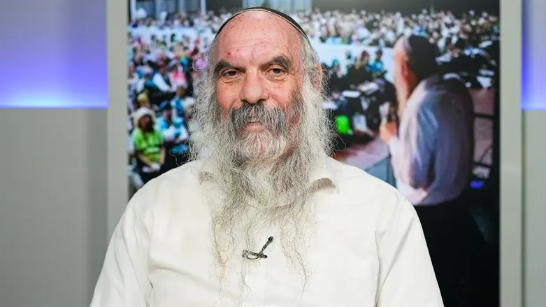 ניגון לימי התשובה: הרב יהושע שפירא ויאיר כהן מבצעים "עם המלך במסיבו"