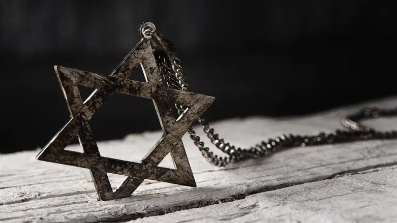 איים על זוג יהודים בסופרמרקט בצרפת: "פאדי מאירלנד" נעצר ויועמד לדין