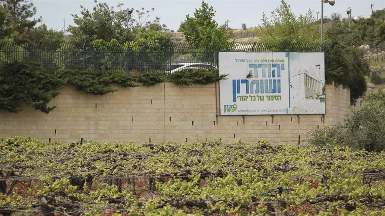 בריטניה הכריזה על איסור סחר: 12 מדינות במהלך נגד ההתיישבות
