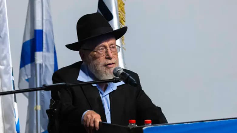 פסק ההלכה של הרב דוב ליאור: מותר ליהודים למסוק זיתים גם הרחק מהיישובים