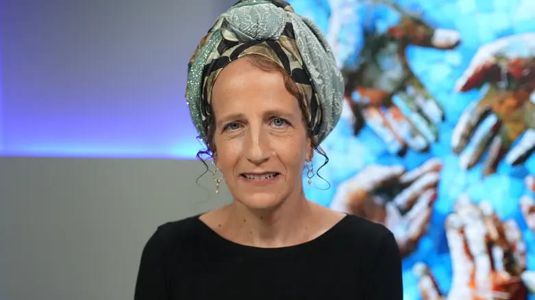עפרה לקס בקריאה לבתי הכנסת: "תרקדו גם בשבילנו, אבל אל תשכחו, תעשו לכם סימן"
