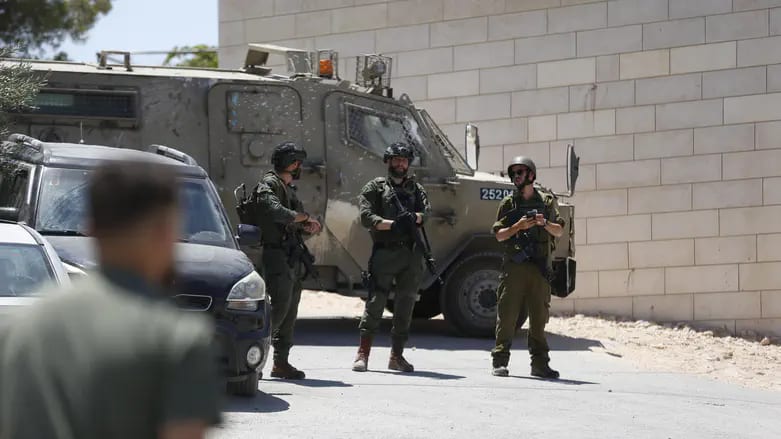 פיגוע אבנים סמוך לקריית ארבע: חמישה נפצעו באורח קל