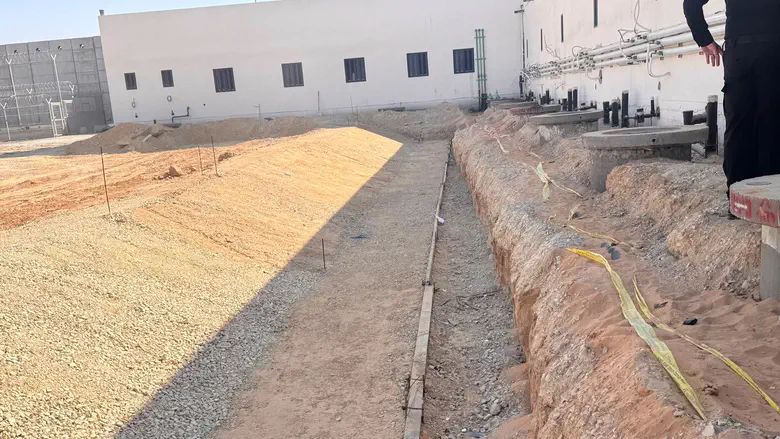 צפו: הצצה לתעלות התנינים המיועדות בכלא קציעות